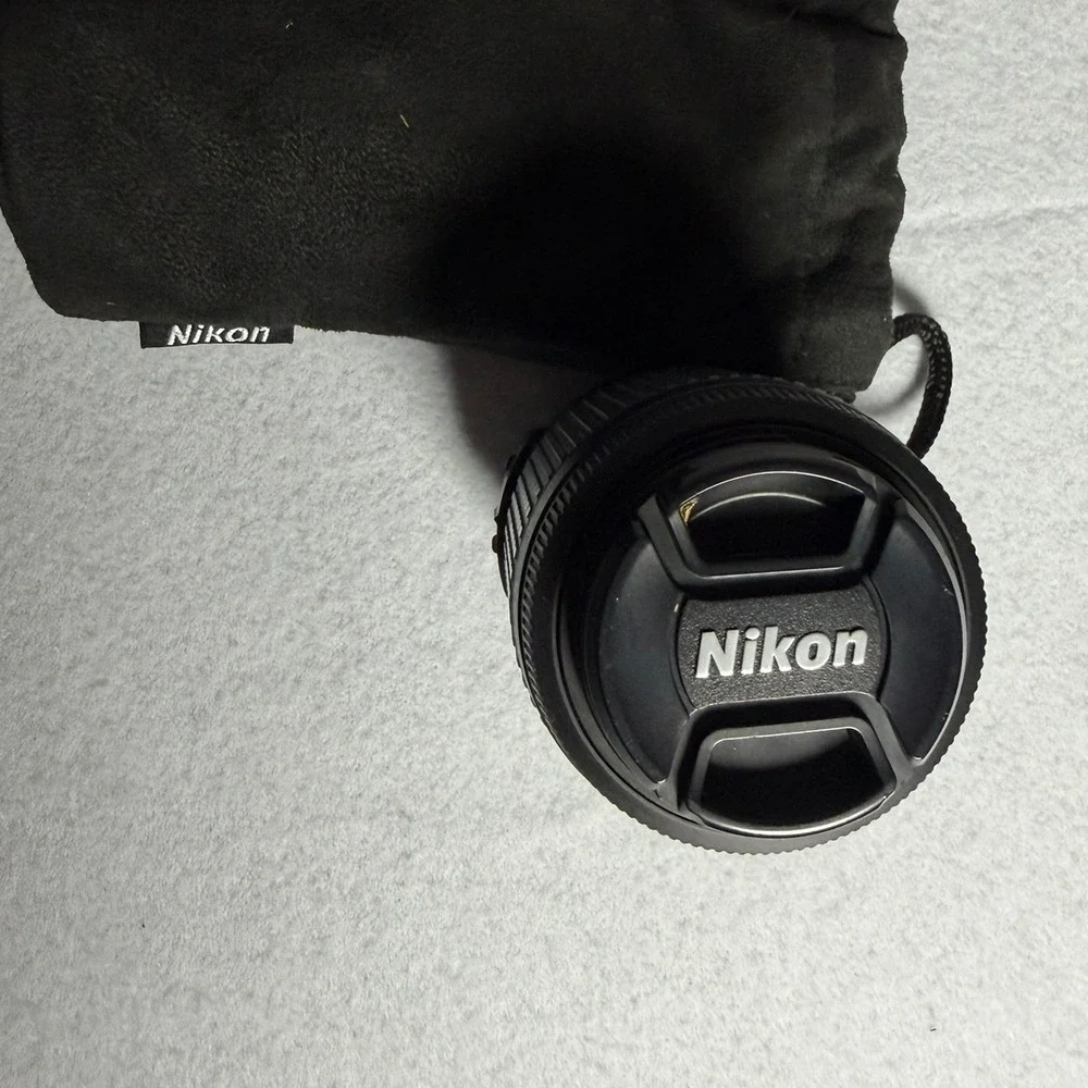 Nikon AF-S DX Nikkor 55-200mm f/4-5.6G ED VR Lens with Box and Pouch